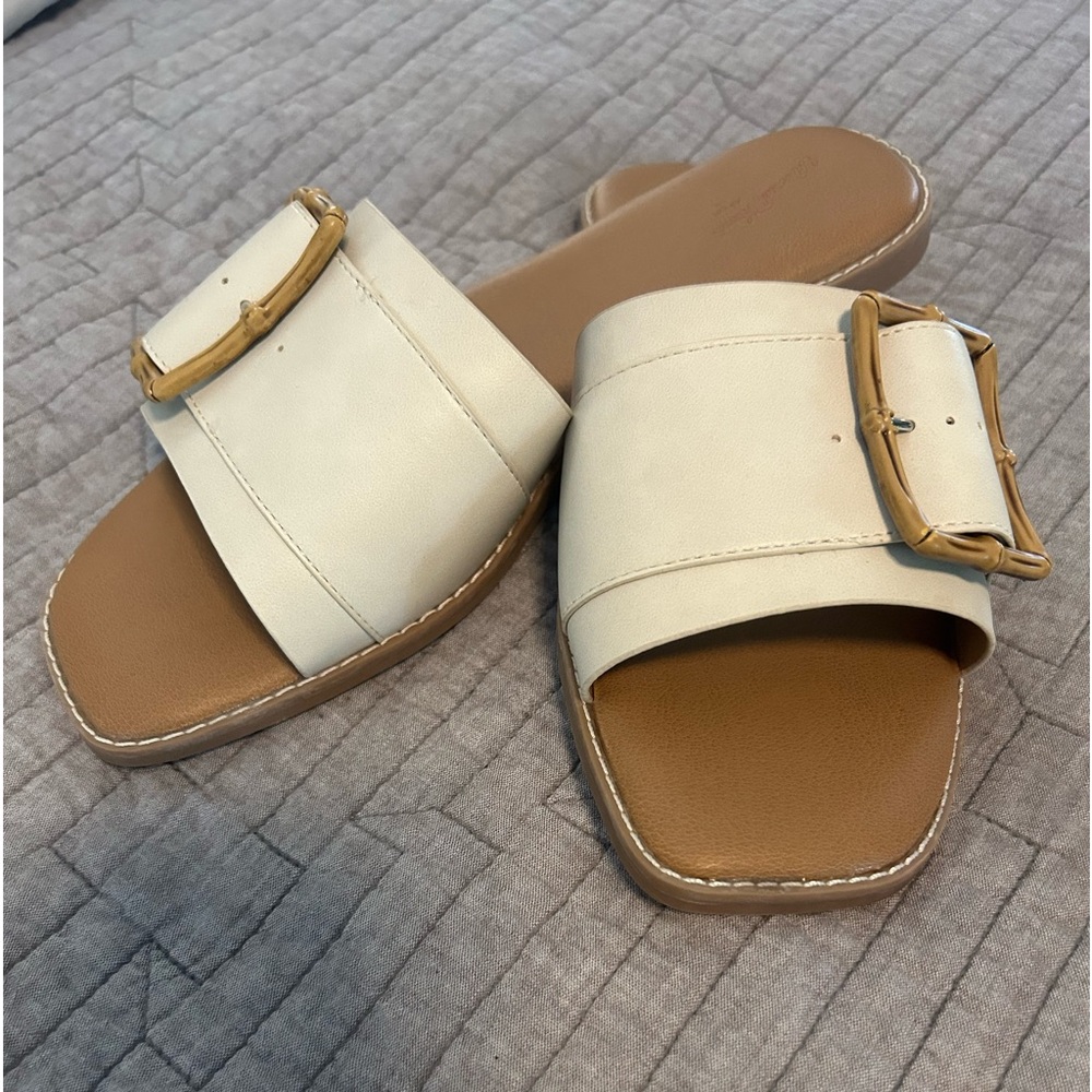 Universal Thread slide sandal, size 8.5 women’s, color cream or bone